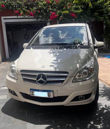 MERCEDES-BENZ B 180 2011