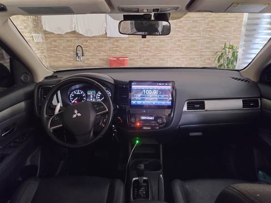 MITSUBISHI OUTLANDER 2014