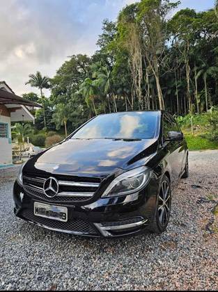 MERCEDES-BENZ B 200 2014
