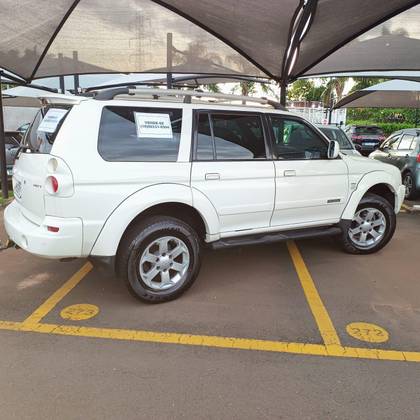 MITSUBISHI PAJERO 2011