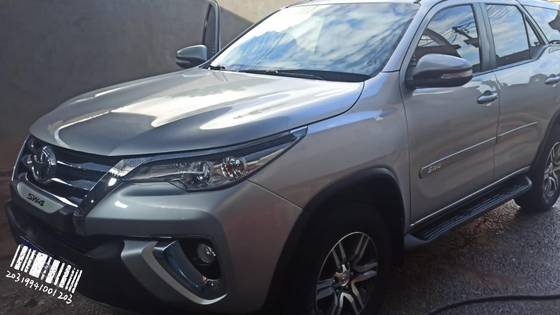 TOYOTA HILUX SW4 2017