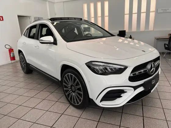MERCEDES-BENZ GLA 200 2025