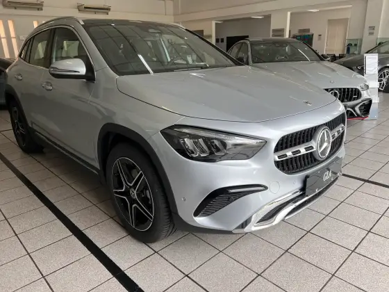 MERCEDES-BENZ GLA 200 2025