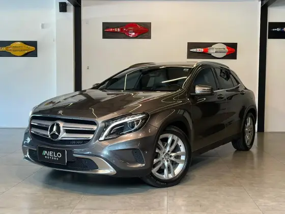 MERCEDES-BENZ GLA 200 2015