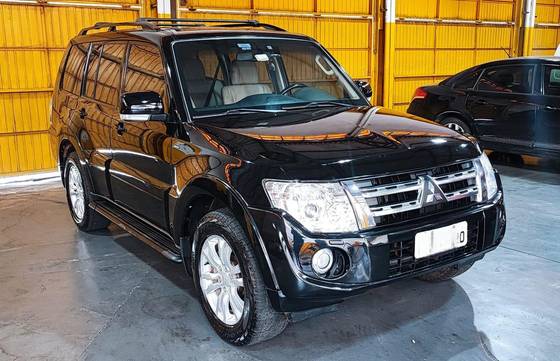 MITSUBISHI PAJERO FULL 2013