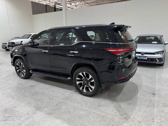 TOYOTA HILUX SW4 2022