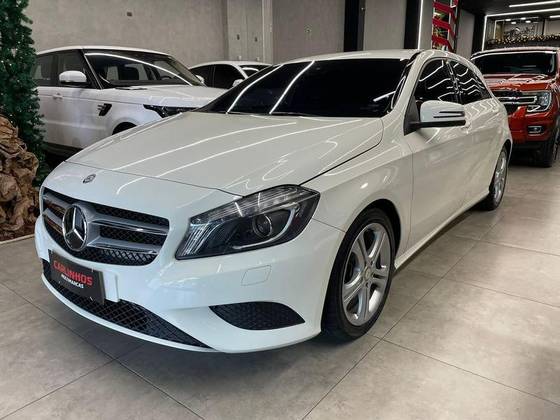 MERCEDES-BENZ A 200 2015