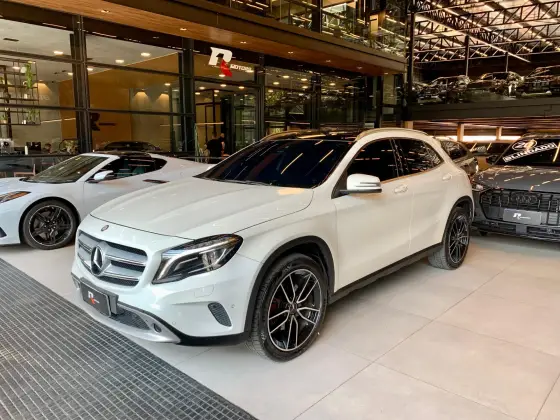 MERCEDES-BENZ GLA 250 2016