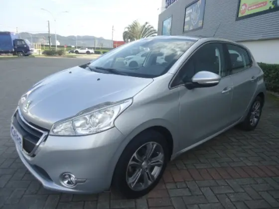 PEUGEOT 208 2014