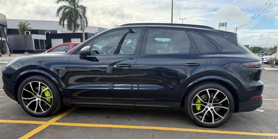 PORSCHE CAYENNE 2023