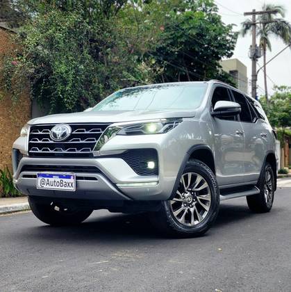 TOYOTA HILUX SW4 2021