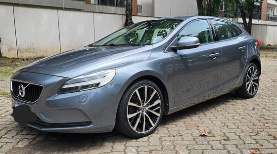VOLVO V40 2019