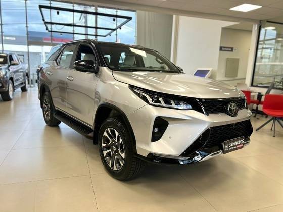 TOYOTA HILUX SW4 2022