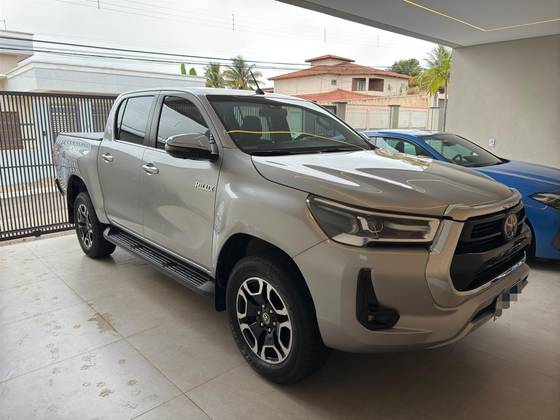 TOYOTA HILUX 2023