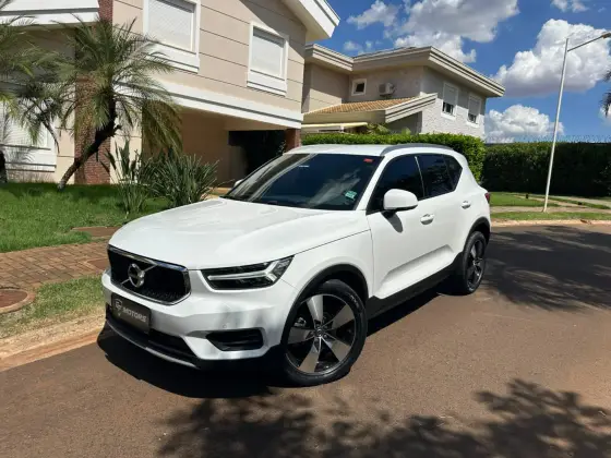 VOLVO XC40 2020