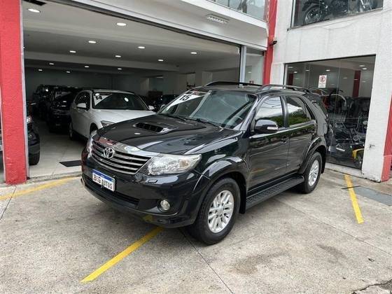 TOYOTA HILUX SW4 2015