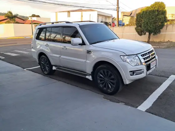 MITSUBISHI PAJERO FULL 2016