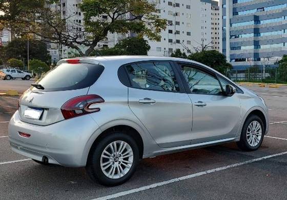 PEUGEOT 208 2020