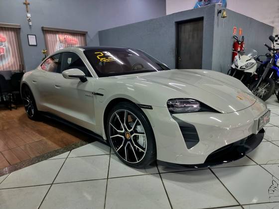 PORSCHE TAYCAN 2023