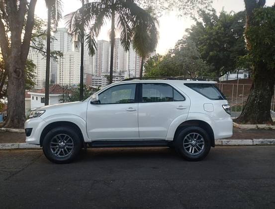 TOYOTA HILUX SW4 2014