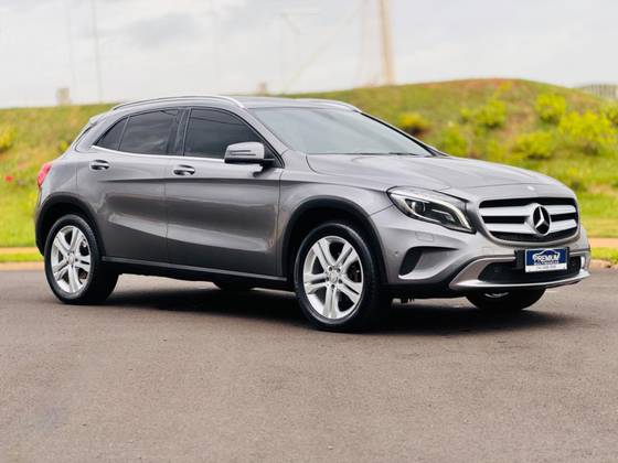 MERCEDES-BENZ GLA 200 2015