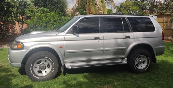MITSUBISHI PAJERO 2001