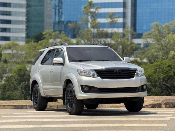 TOYOTA HILUX SW4 2014