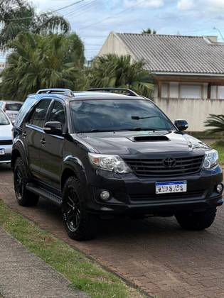 TOYOTA HILUX SW4 2013