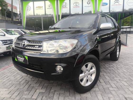 TOYOTA HILUX SW4 2011