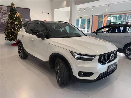 VOLVO XC40 2021