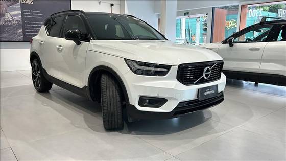 VOLVO XC40 2020