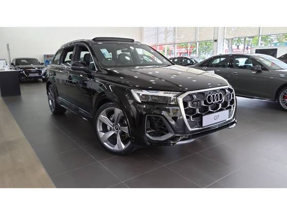 AUDI Q7 2025