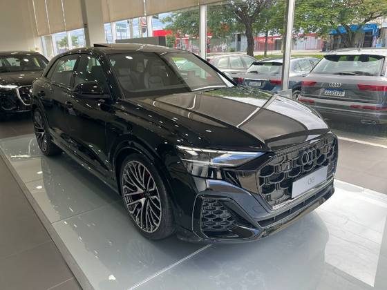 AUDI Q8 2025