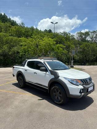 MITSUBISHI L200 TRITON 2023