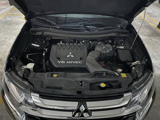 MITSUBISHI OUTLANDER 2016