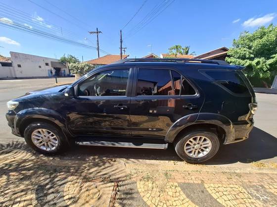 TOYOTA HILUX SW4 2014