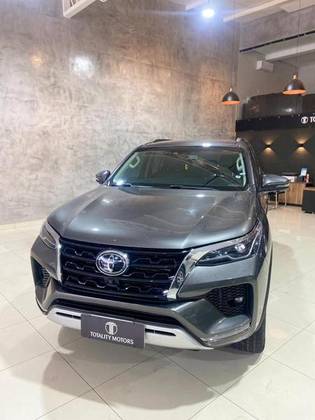 TOYOTA HILUX SW4 2022