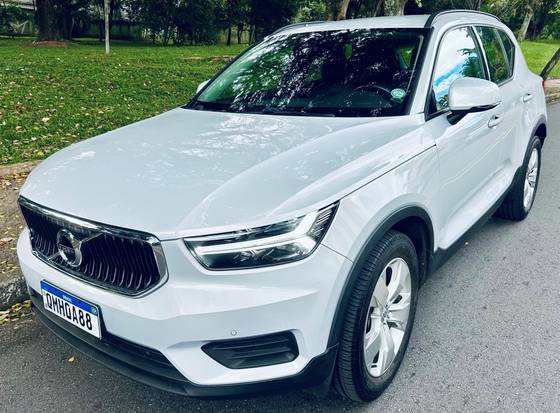 VOLVO XC40 2020