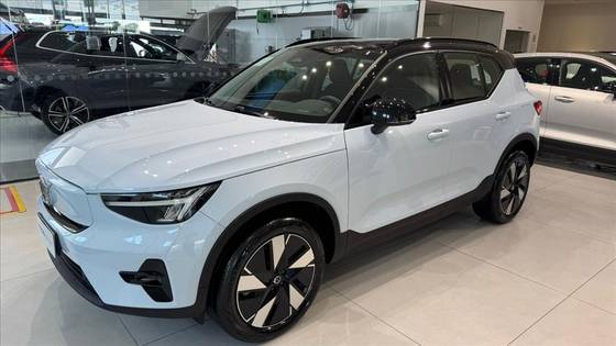 VOLVO XC40 2024