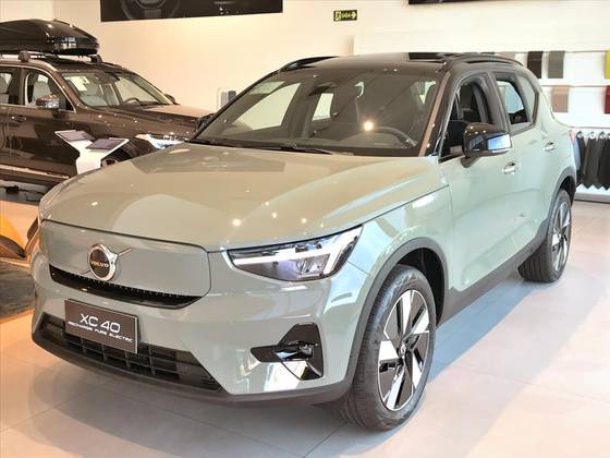 VOLVO XC40 2024