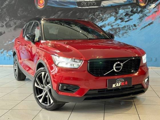 VOLVO XC40 2021