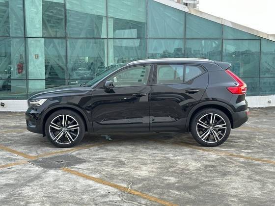VOLVO XC40 2021