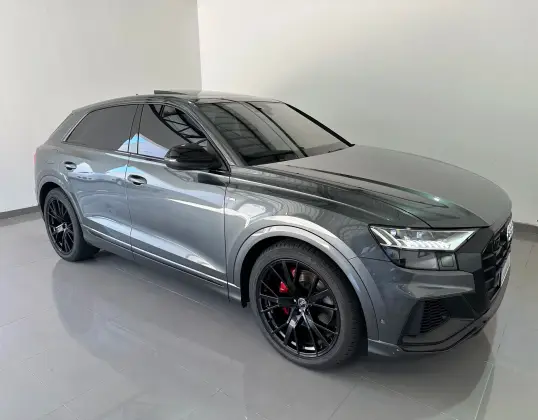 AUDI Q8 2021