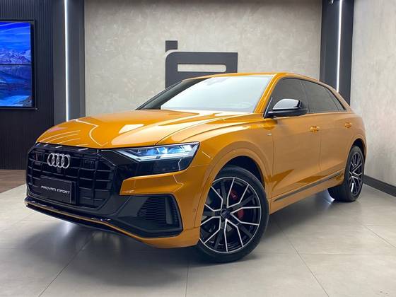 AUDI Q8 2020