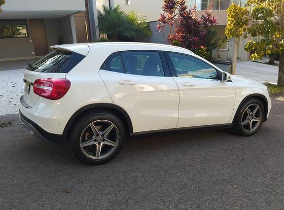 MERCEDES-BENZ GLA 200 2015