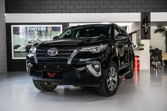 TOYOTA HILUX SW4 2019