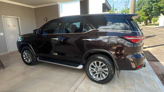 TOYOTA HILUX SW4 2022