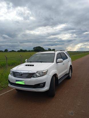 TOYOTA HILUX SW4 2015