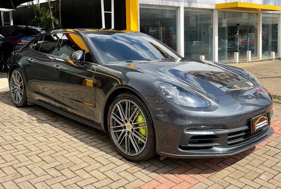 PORSCHE PANAMERA 2018