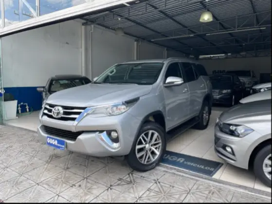 TOYOTA HILUX SW4 2017
